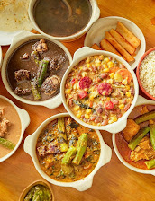 Mesa de pratos africanos tradicionais